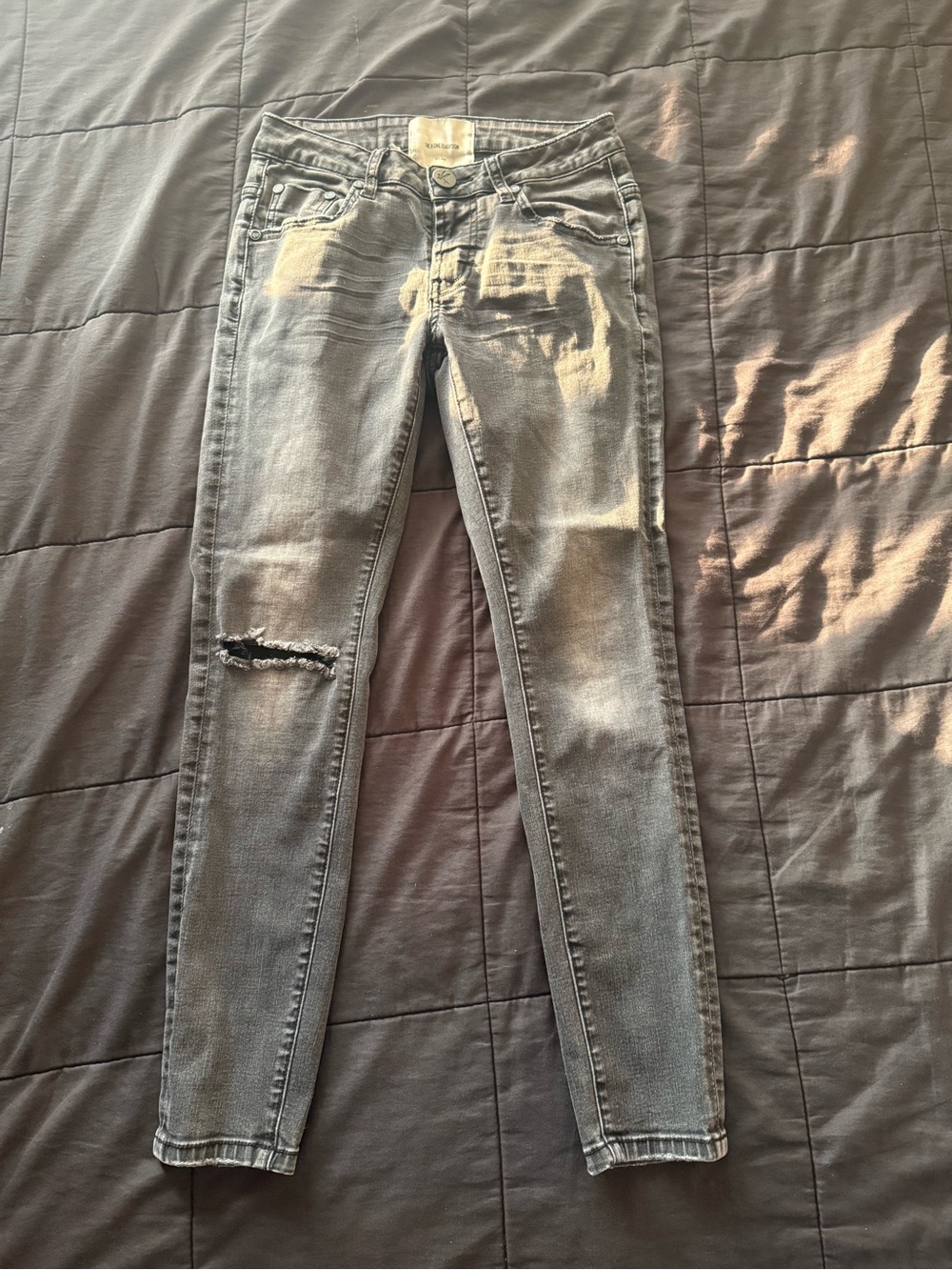 Women’s Gray Distressed Regular Jeans - Stretch Fit